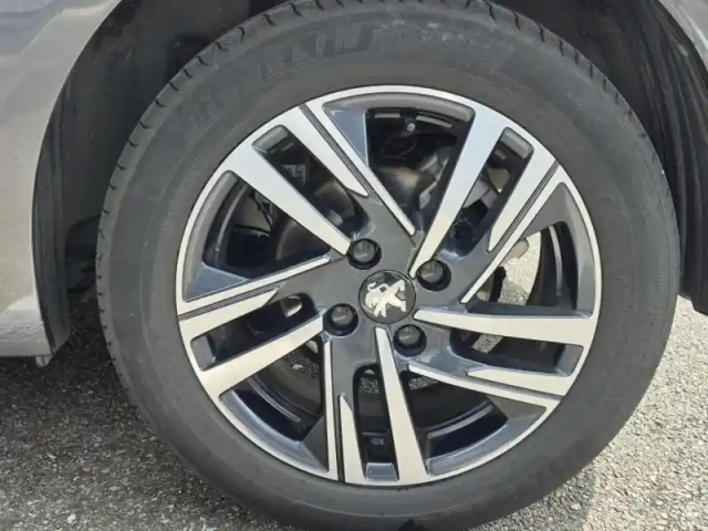 Peugeot 208 1.2 puretech 100ch s&amp;s allure eat8 — photo 8
