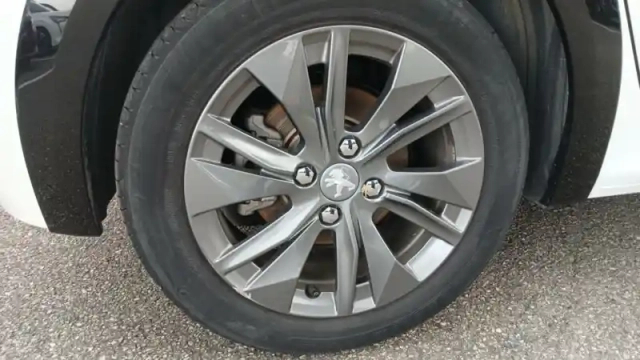 Peugeot 208 electrique 50 kwh 136ch — photo 14