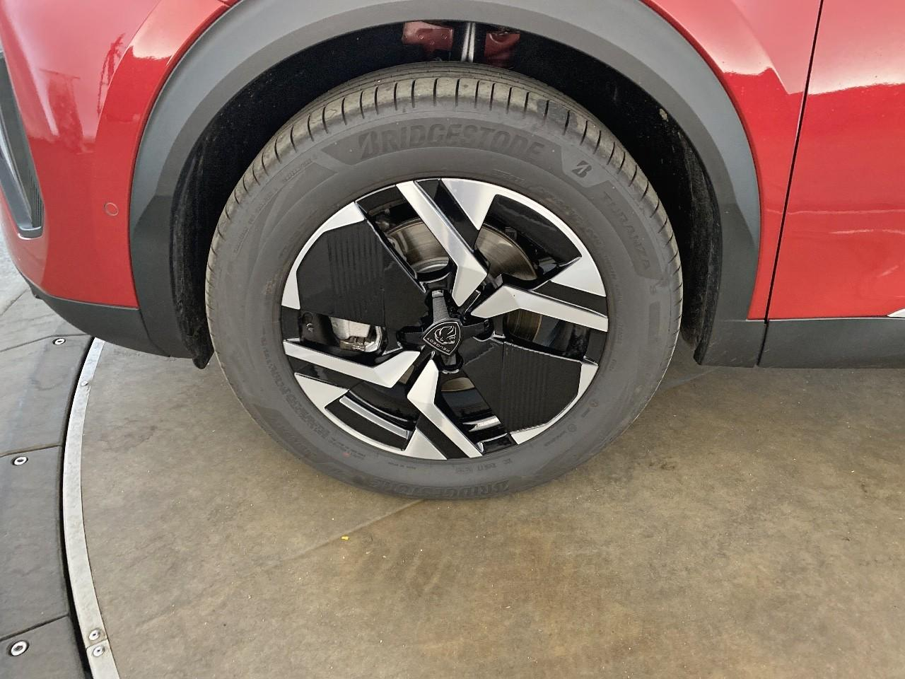 Peugeot 2008 hybrid 145 ch e-dcs6 allure — photo 11