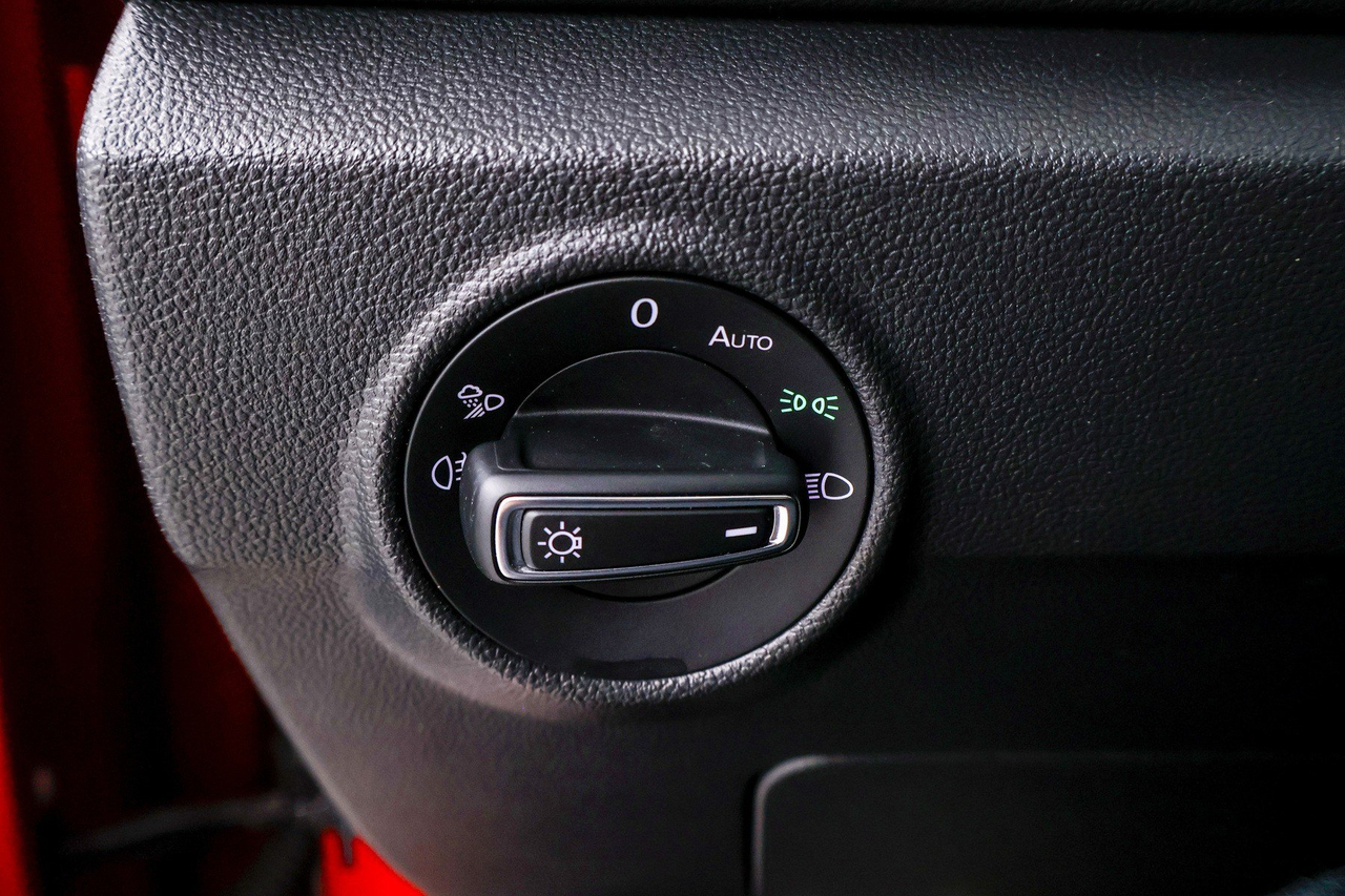 Volkswagen T-Roc — photo 22