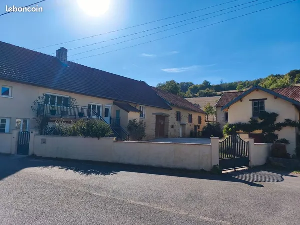 À vendre - Propriété de caractère rénovée au coeur de la vallée de l'Ozerain