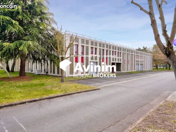 Local 1094 m² Éragny-sur-Oise