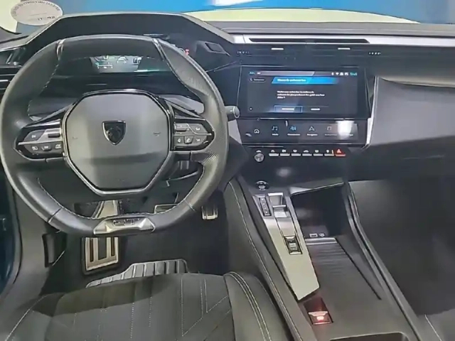 Peugeot 408 phev 225 e-eat8 — photo 11