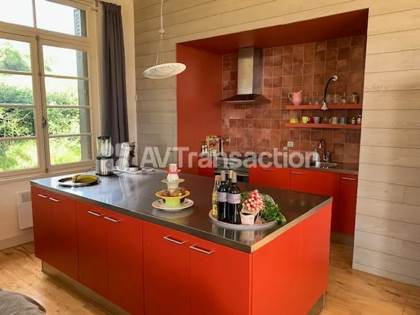 Correze : Ancienne ecole de 152 m2 renovee en loft et maison
