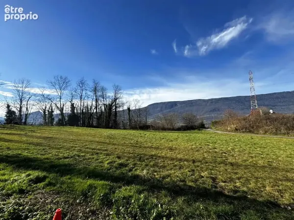 Terrain viabilisé - Voglans - 568 m2 - Emprise au sol 250m2