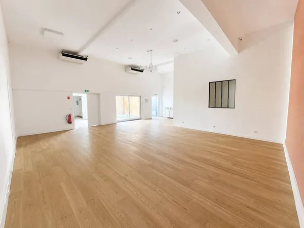 Bureaux 150 m²
