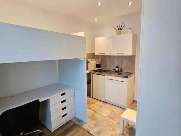 Studio meublé de 16 m², Paris 6e, métro Saint-Placide