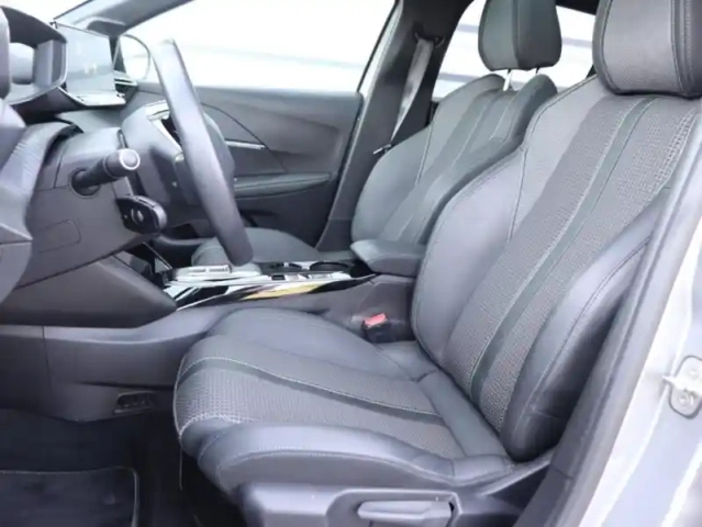 Peugeot 208 e- 136ch gt — photo 11