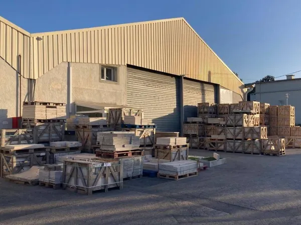 Local d'activité 548 m²