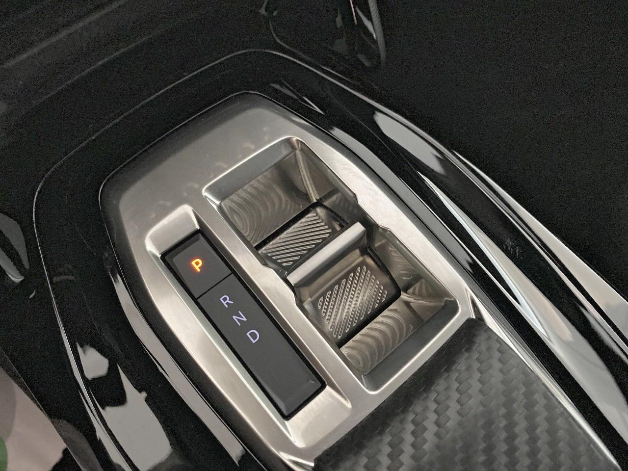 Peugeot 2008 hybrid 145 ch e-dcs6 allure — photo 15