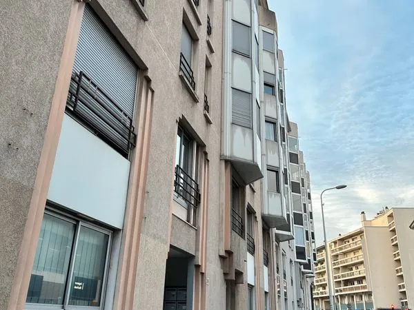 Vends 2 pièces Lyon centre, vente garage en plus possible