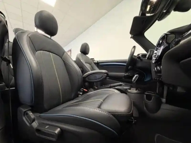 Mini Mini cabrio cooper 136ch sidewalk bva7 — photo 7