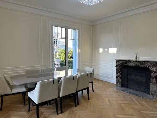 Maison 7 pièces 315 m²