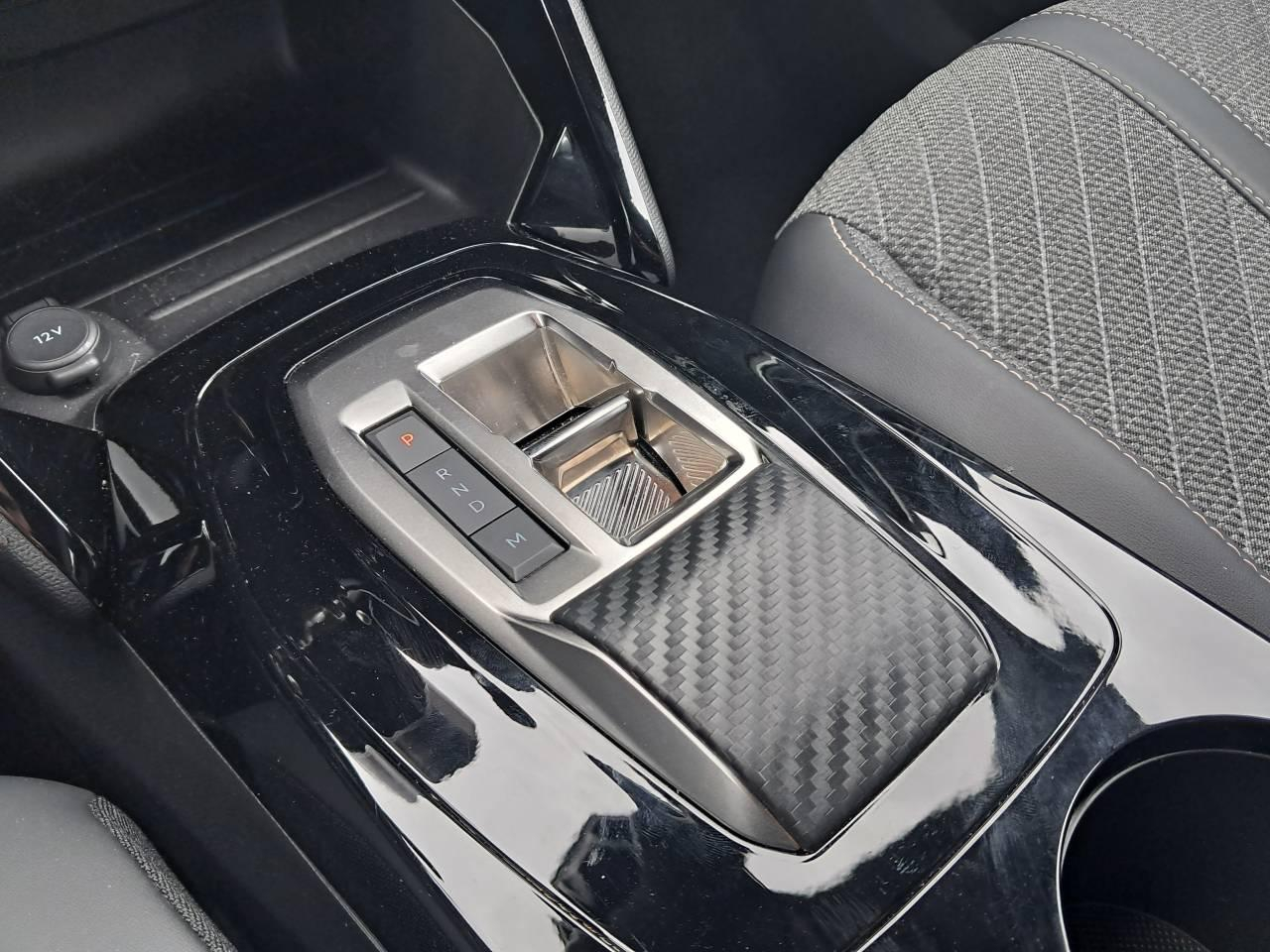 Peugeot 2008 hybrid 145 e-dcs6 allure — photo 15