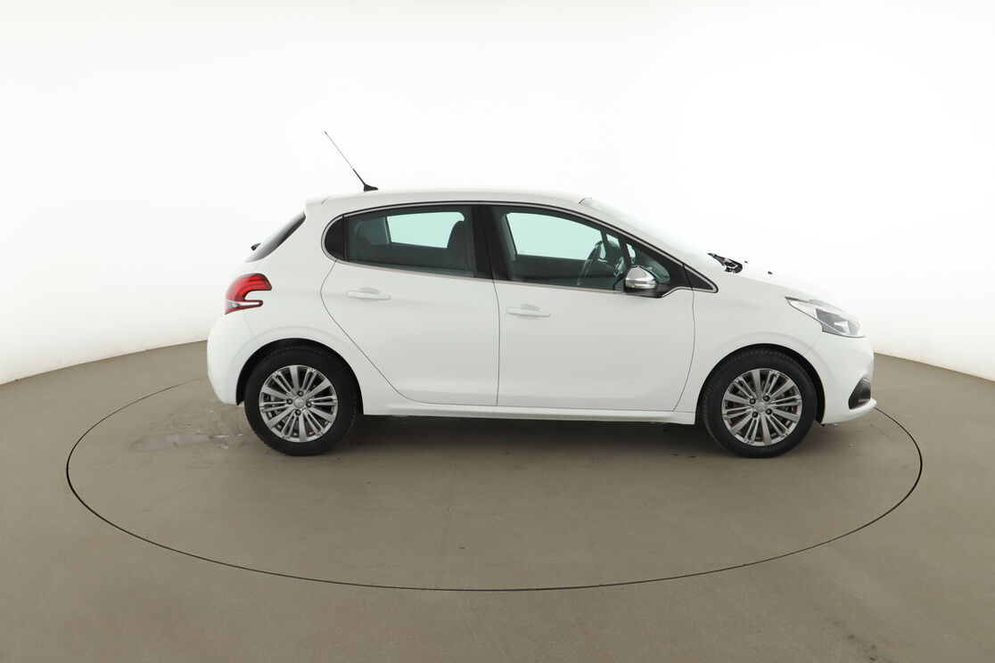 Peugeot 208 1.2 PureTech Allure — photo 6