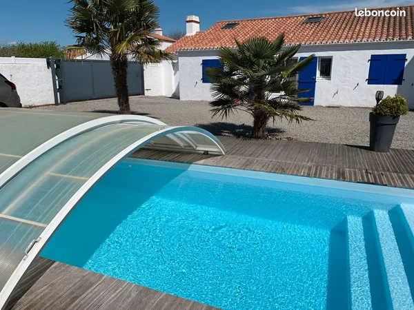 Maison 9 pièces avec piscine couverte