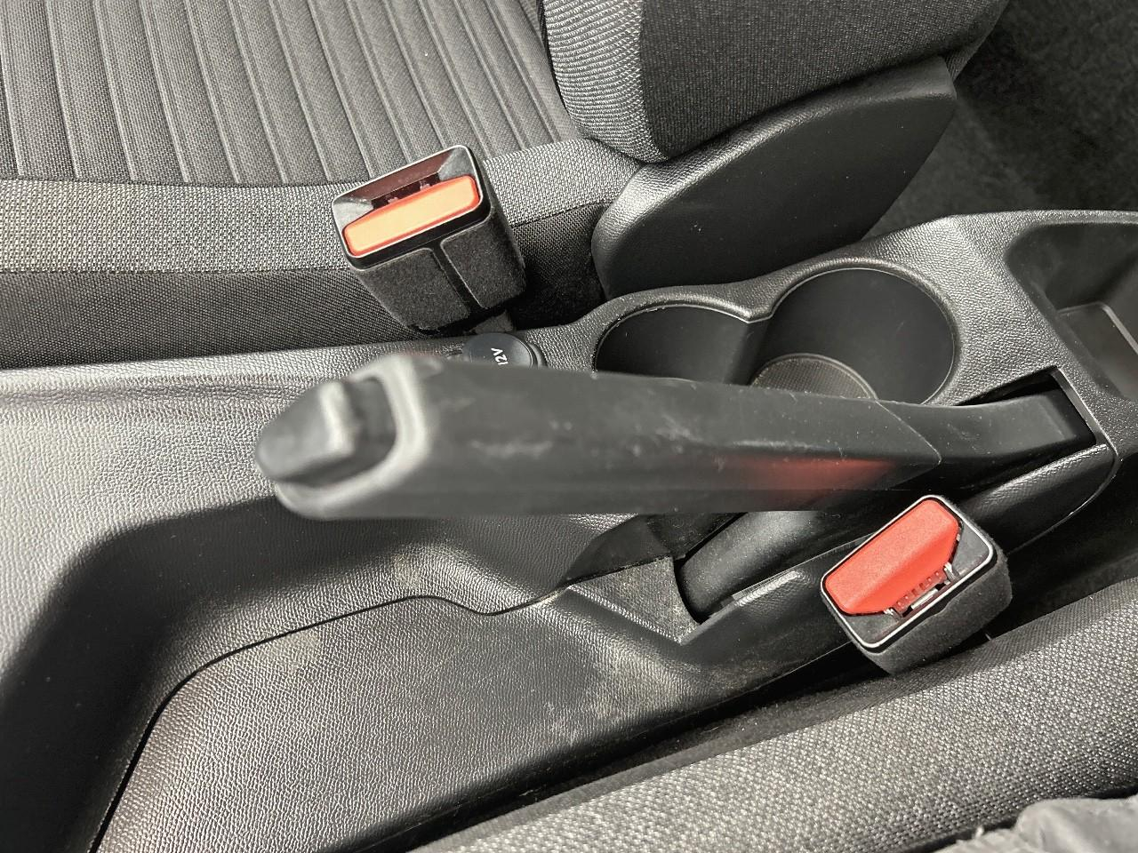 Peugeot 2008 hybrid 136 e-dcs6 active — photo 18