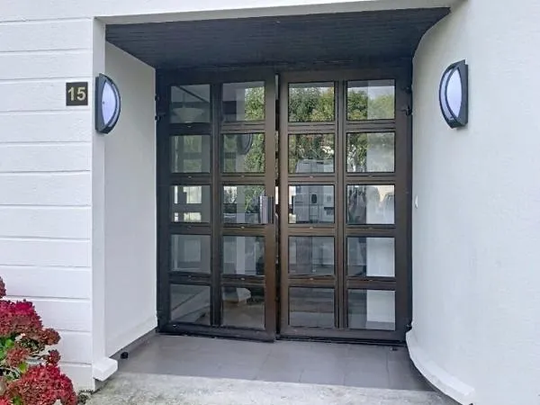 APPARTEMENT DEUX PIECES TERRASSE PARKING PRIVATIVE ET GARAGE