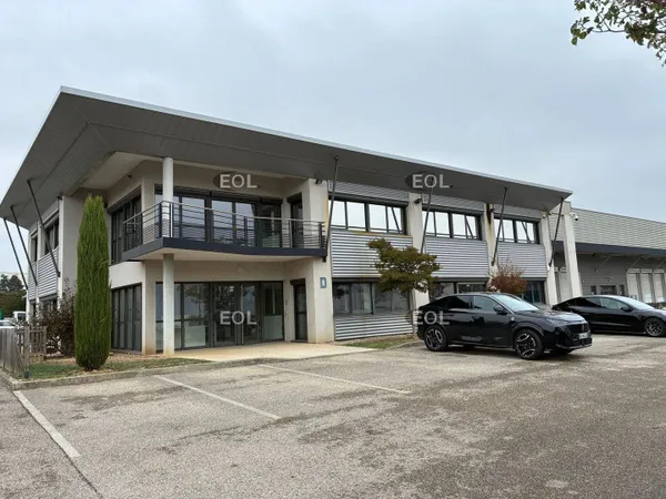 Local d'activité 3653 m²