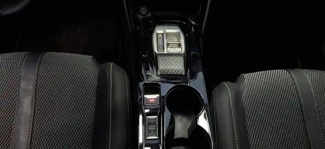 Peugeot 2008 hybrid 136 e-dcs6 — photo 105