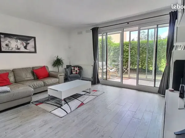 Appartement familial lumineux T5 avec extérieur privatif - Montigny-le-Bretonneux