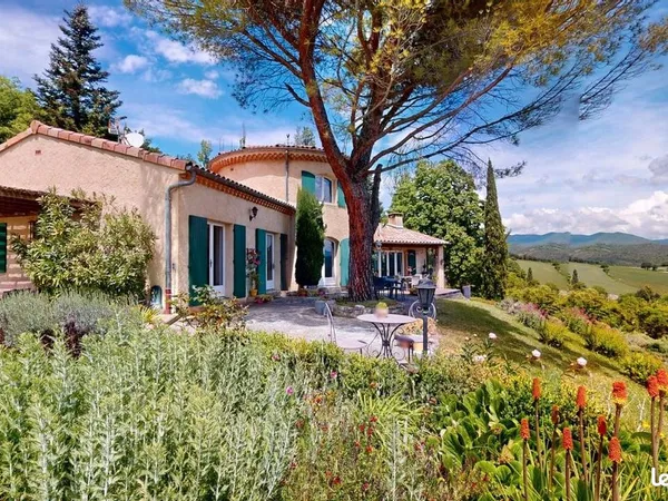 Propriété 6 pièces 157 m²