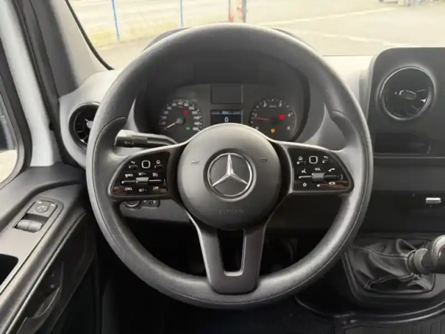Mercedes Sprinter 311 cdi fourgon toit sureleve standard — photo 13