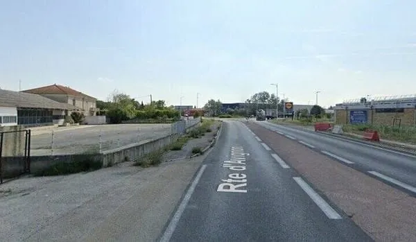 Local commercial 600 m²
