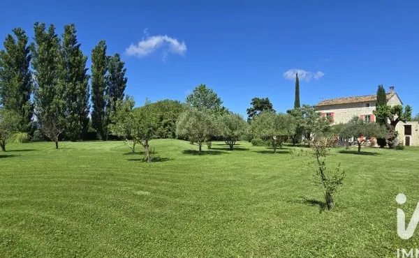 Maison 10 pièces 275 m²