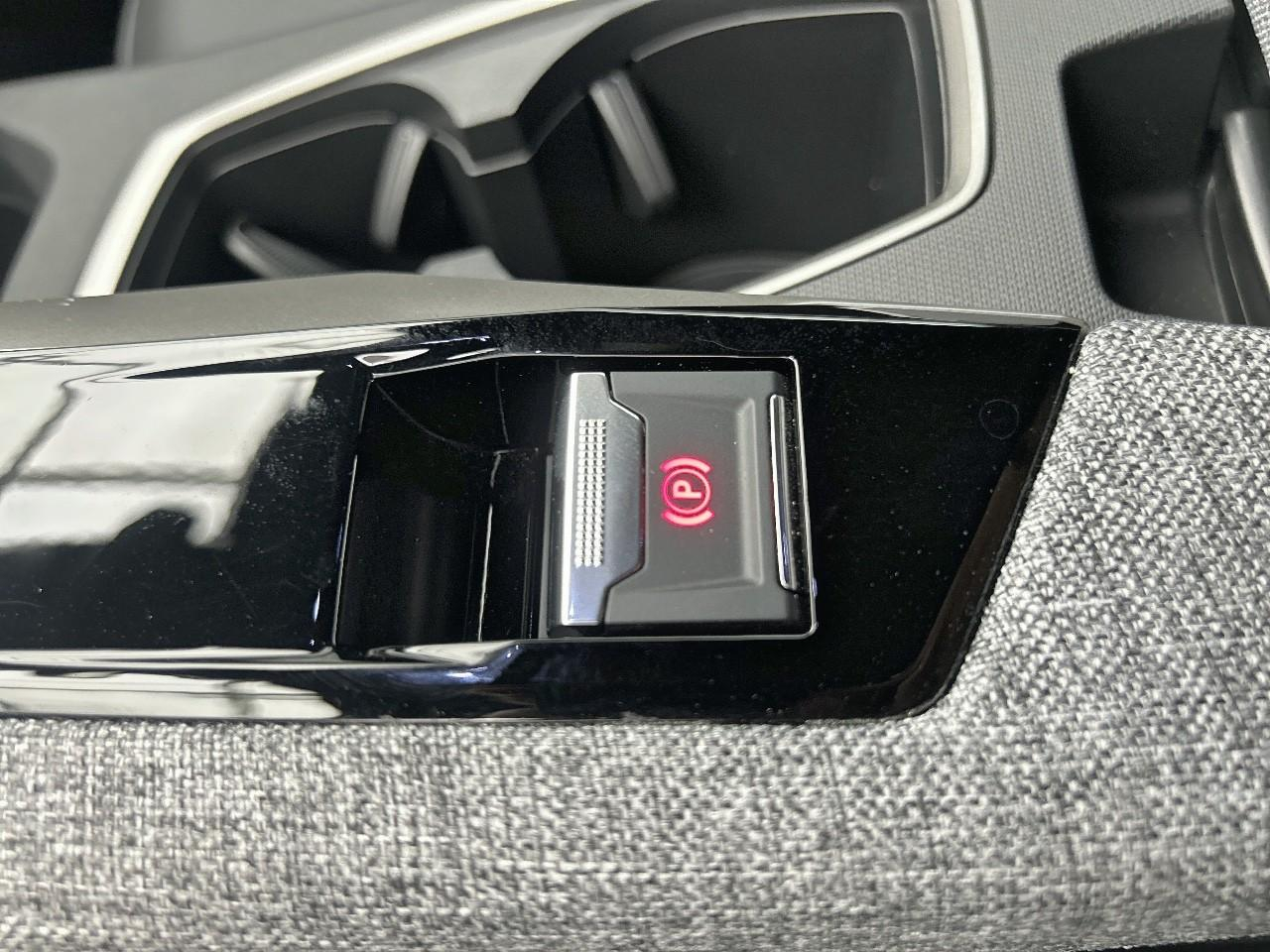 Peugeot 3008 hybrid 145 e-dcs6 allure — photo 18