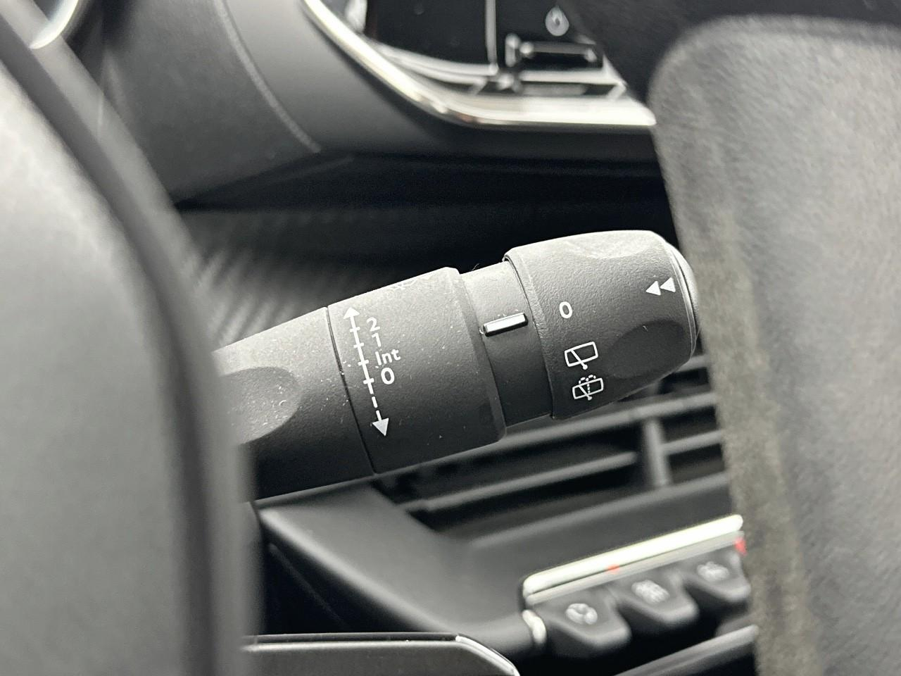 Peugeot 208 puretech 75 s&s bvm5 like — photo 18