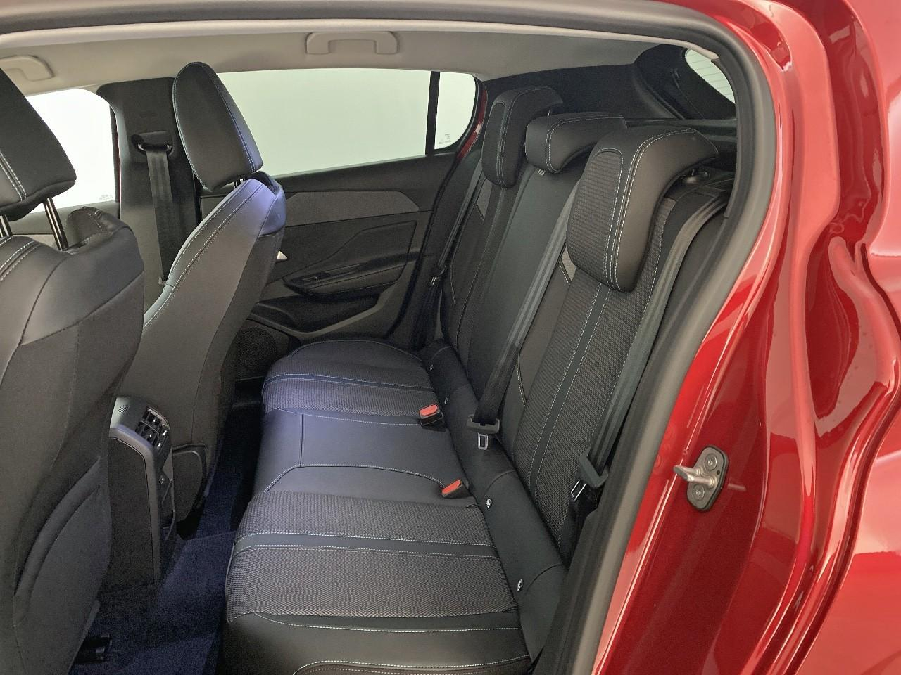 Peugeot 308 hybrid 145 e-dcs6 allure — photo 10