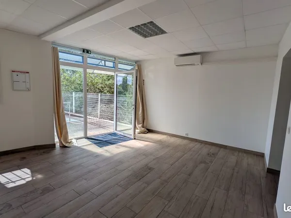 Bureau 47 m²
