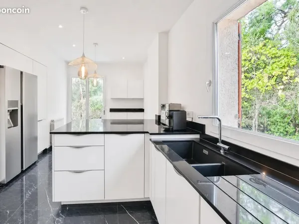 Maison 9 pièces 240 m²