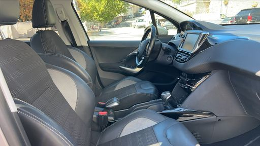 Peugeot 2008 1.2 PureTech 110 EAT6 - Allure – 2018 – 97986 km – Essence – Boîte Automatique — photo 8