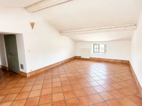 Appartement T4 - 124,75 m2 carrez (149,51 m2 au sol) - Rue du Grand Couvent, Nimes