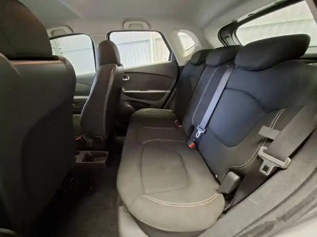 Renault Captur dci 90 energy edc — photo 28