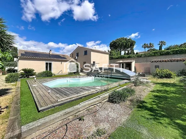 VILLA PLAIN PIED JARDIN PAYSAGE AVEC PISCINE