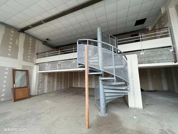 Local 2480 m² BASSENS