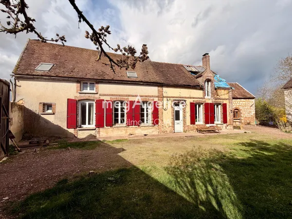 Authentique longère de 280 m² habitables avec sa grange