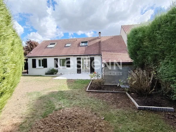A VENDRE VOISINS LE BX LE VILLAGE MAISON 125M² (153M² UTILES) 4 CHAMBRES TERRAIN CLOS