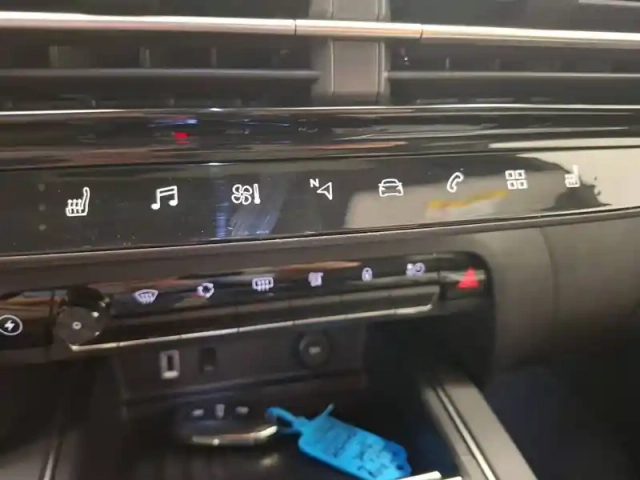 Citroën C5 Aircross hybride rechargeable 225 e-eat8 — photo 22
