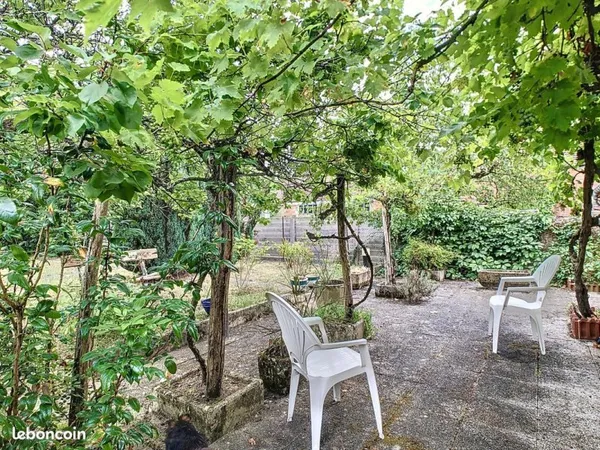 Maison de village 183 m² avec jardin arboré et garage