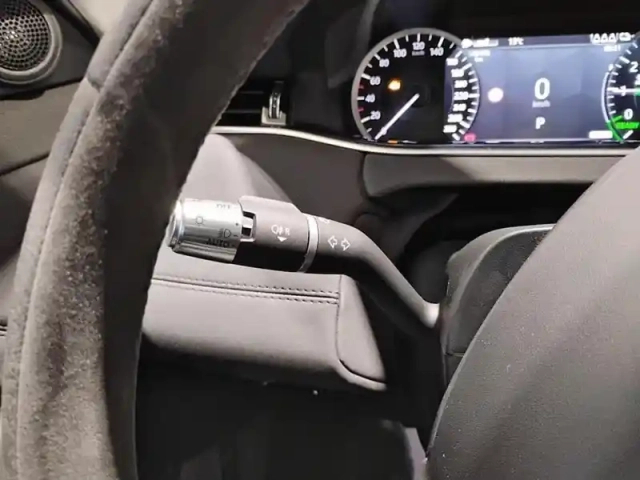 Land Rover Range Rover evoque mark i p300e phev awd bva8 — photo 17