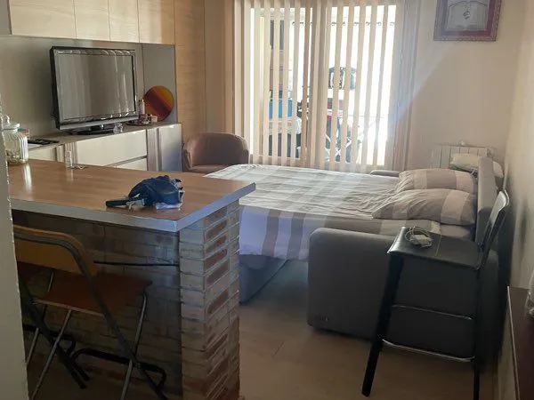 Studio à vendre avec véranda aménagée et grand box