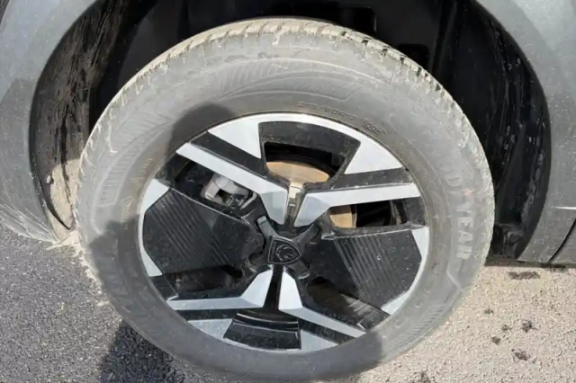 Peugeot 2008 hybrid 145 e-dcs6 — photo 13