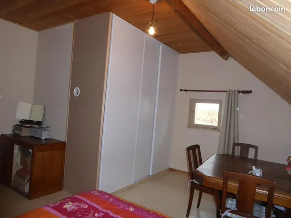 Chambre meublée