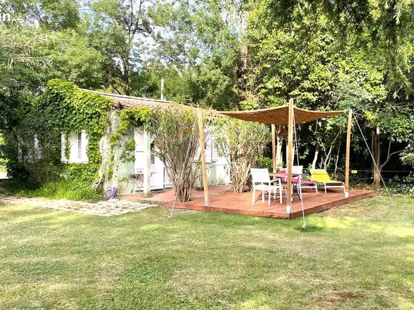 Mazet 35m² meublé dans un parc arboré (loc 4 mois maxi)
