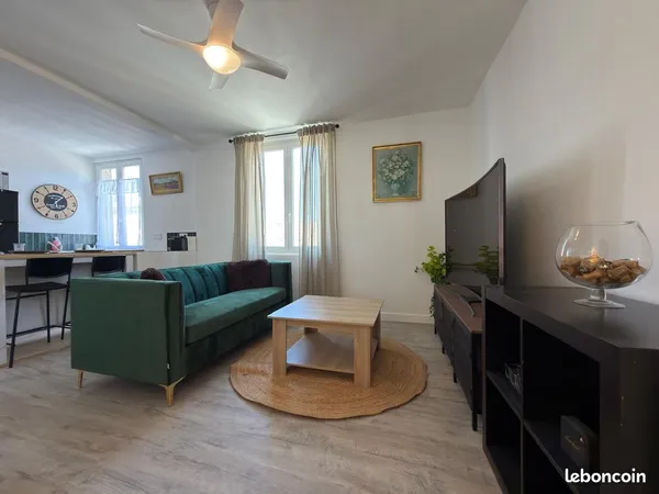 Avignon intra-muros T2 meublé avec mezzanine 700 CC Disponible en bail meublé 12 mois 690 Charges co