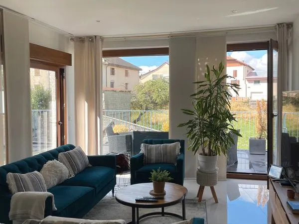 À VENDRE - ÉLOISE - Superbe T3 de 97 m² avec terrasse de 40 m², vue montagnes, parking et cave